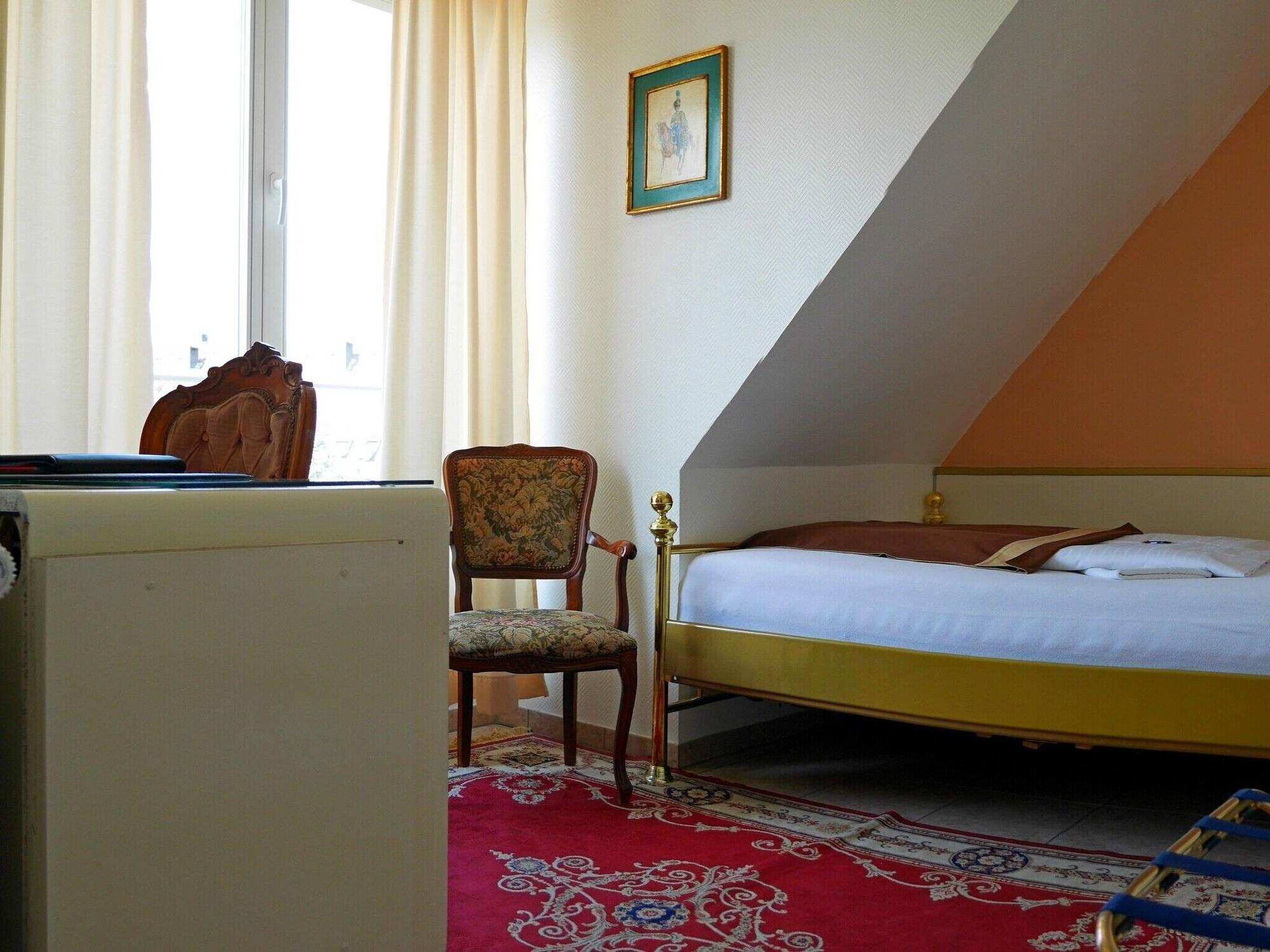 Haus Mooren, Hotel Garni Дюссельдорф Екстер'єр фото